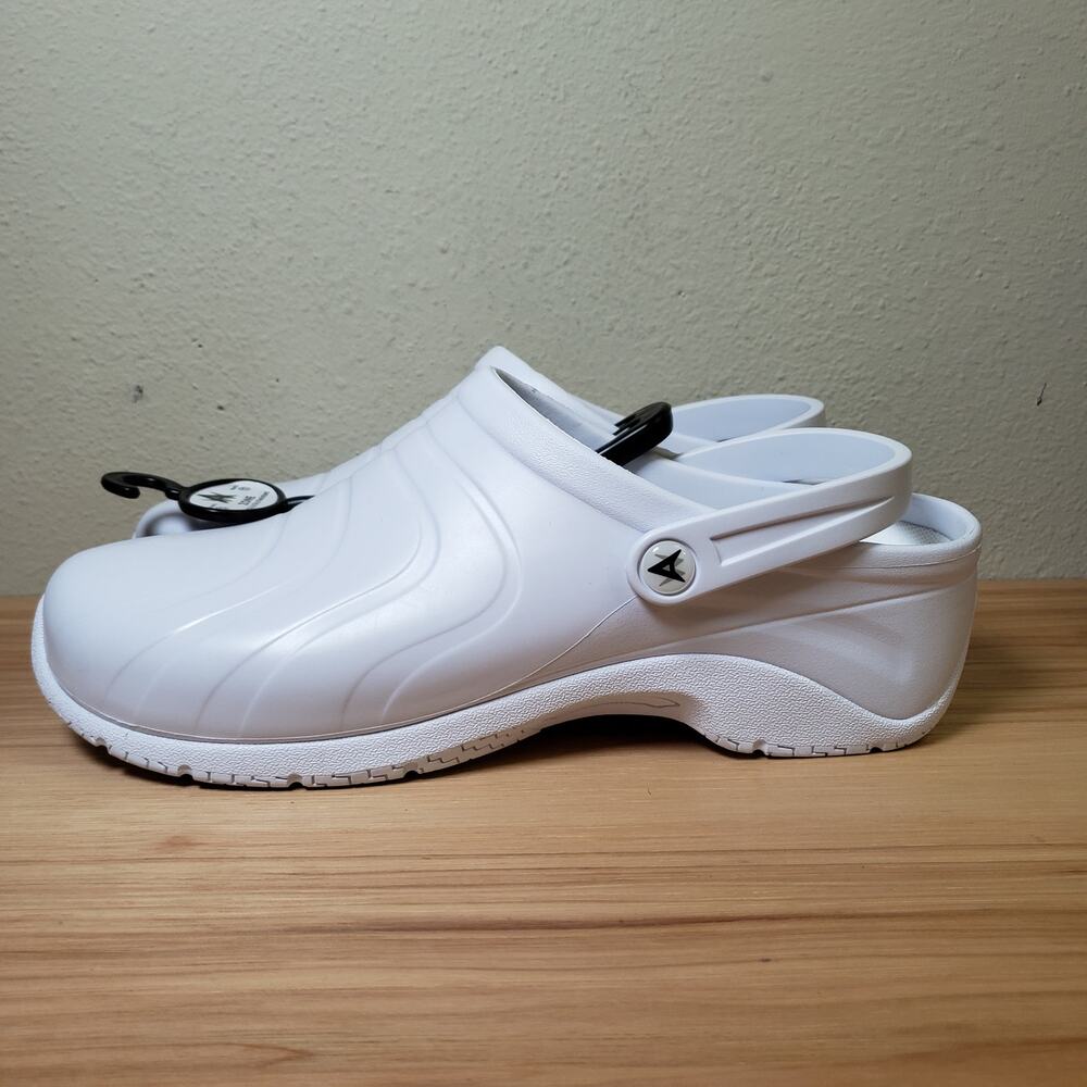 Anywhere Men's Size 11 Zone Closed Toe Slip On‎ Clogs White Oil & Slip Resistant